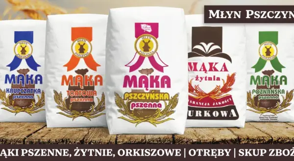 Pięć worków mąki różnych rodzajów z logo "Młyn Pszczyna" na drewnianym tle.